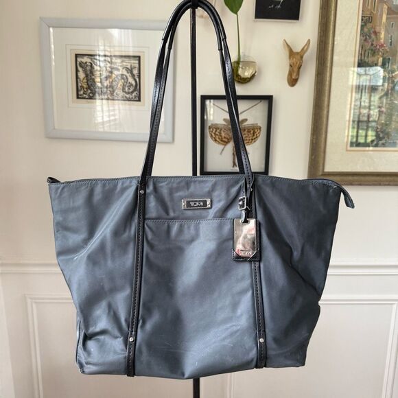 Tumi Voyageur Collection Q-Tote Dark Grey $245 - Picture 1 of 14